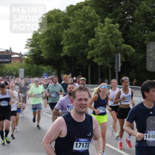 29.06.2025 - hella hamburg halbmarathon Jannik Wohlers http://msf.ph/oto/8246159 29.06.2025 09:55:28 Lombardsbrücke 1143, 1216, 1257, 1267, 1461, 1630, 1689, 2250, 2284, 2818, 2864, 2884, 3399, 3543, 3654, 3692, 3945, 4033, 4127, 4324, 4345, 4346, 4557, 4601, 5116, 6009, 6481, 6994, 7056, 7100, 7224, 7269, 7367, 7657, 8234, 8273, 8390, 8668, 8821, 8977, 9074, 9491, 9551, 10408, 10603, 10811, 10895, 11009, 11211, 11429, 11645, 11733, 11819, 11977, 12277, 12379, 13032, 13073, 13301, 13758, 13799, 13803, 13807, 13894, 14239, 15392, 15502, 17842 meine-sportfotos.de