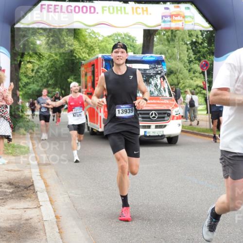 29.06.2025 - hella hamburg halbmarathon MichiJ http://msf.ph/oto/8246174 29.06.2025 10:51:04 Zwischen KM18-KM19 1733, 1851, 2463, 2698, 3572, 4120, 4985, 5653, 7333, 9681, 10824, 11657, 12781, 12843, 13939, 16395, 17112, 17730, 19241 meine-sportfotos.de