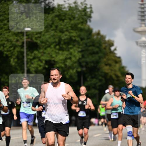 29.06.2025 - hella hamburg halbmarathon Dr. Thomas Lammeyer http://msf.ph/oto/8246175 29.06.2025 09:51:28 Kennedybrücke 1164, 1385, 1562, 1644, 1743, 2296, 3959, 4860, 5091, 5092, 5315, 5923, 6684, 6990, 8362, 8901, 9178, 9944, 10384, 10793, 10900, 10968, 11202, 11227 meine-sportfotos.de