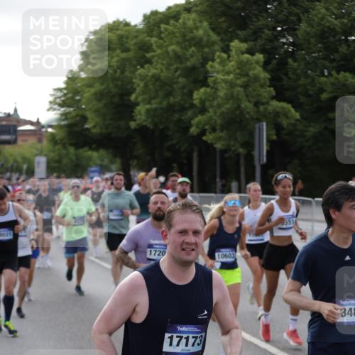29.06.2025 - hella hamburg halbmarathon Jannik Wohlers http://msf.ph/oto/8246177 29.06.2025 09:55:28 Lombardsbrücke 1143, 1216, 1257, 1267, 1461, 1630, 1689, 2250, 2284, 2818, 2864, 2884, 3399, 3543, 3654, 3692, 3945, 4033, 4127, 4324, 4345, 4346, 4557, 4601, 5116, 6009, 6481, 6994, 7056, 7100, 7224, 7269, 7367, 7657, 8234, 8273, 8390, 8668, 8821, 8977, 9074, 9491, 9551, 10408, 10603, 10811, 10895, 11009, 11211, 11429, 11645, 11733, 11819, 11977, 12277, 12379, 13032, 13073, 13301, 13758, 13799, 13803, 13807, 13894, 14239, 15392, 15502, 17842 meine-sportfotos.de