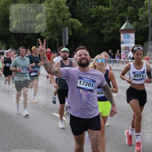 29.06.2025 - hella hamburg halbmarathon Jannik Wohlers http://msf.ph/oto/8246196 29.06.2025 09:55:29 Lombardsbrücke 1143, 1216, 1257, 1267, 1461, 1507, 1630, 1689, 2250, 2284, 2818, 2864, 2884, 3399, 3543, 3654, 3692, 3945, 4033, 4127, 4324, 4345, 4346, 4557, 4601, 5116, 6134, 6481, 6994, 7056, 7100, 7224, 7269, 7367, 7657, 8234, 8273, 8390, 8668, 8821, 8977, 9074, 9491, 9551, 10408, 10603, 10811, 10895, 11009, 11211, 11429, 11645, 11733, 11819, 11977, 12277, 12379, 13032, 13073, 13301, 13672, 13758, 13799, 13803, 13807, 14239, 14628, 15392, 15502, 16175, 16738, 17842 meine-sportfotos.de