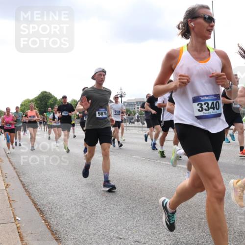 29.06.2025 - hella hamburg halbmarathon Lena Gebhardt http://msf.ph/oto/8246205 29.06.2025 10:34:00 Lombardsbrücke 1189, 1275, 1417, 1705, 1787, 1896, 2265, 2342, 2464, 2482, 2496, 2526, 2776, 2933, 3145, 3170, 3264, 3340, 3345, 3560, 3829, 3848, 4361, 4433, 4449, 4479, 4696, 4807, 4942, 5075, 5096, 5141, 5557, 5561, 5566, 5569, 5584, 5691, 5821, 5822, 5887, 6109, 6364, 6515, 6516, 6854, 6956, 6999, 7027, 7324, 7329, 7565, 7653, 8021, 8157, 8202, 8277, 8282, 8349, 8375, 8377, 8383, 8401, 9094, 9234, 9438, 9799, 9875, 9995, 10007, 10071, 10360, 10561, 11811 meine-sportfotos.de