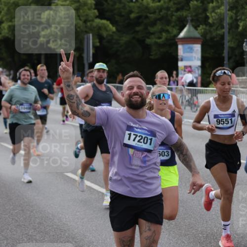 29.06.2025 - hella hamburg halbmarathon Jannik Wohlers http://msf.ph/oto/8246216 29.06.2025 09:55:29 Lombardsbrücke 1143, 1216, 1257, 1267, 1461, 1507, 1630, 1689, 2250, 2284, 2818, 2864, 2884, 3399, 3543, 3654, 3692, 3945, 4033, 4127, 4324, 4345, 4346, 4557, 4601, 5116, 6134, 6481, 6994, 7056, 7100, 7224, 7269, 7367, 7657, 8234, 8273, 8390, 8668, 8821, 8977, 9074, 9491, 9551, 10408, 10603, 10811, 10895, 11009, 11211, 11429, 11645, 11733, 11819, 11977, 12277, 12379, 13032, 13073, 13301, 13672, 13758, 13799, 13803, 13807, 14239, 14628, 15392, 15502, 16175, 16738, 17842 meine-sportfotos.de