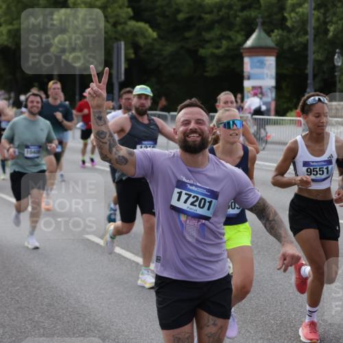 29.06.2025 - hella hamburg halbmarathon Jannik Wohlers http://msf.ph/oto/8246238 29.06.2025 09:55:30 Lombardsbrücke 1143, 1216, 1257, 1267, 1461, 1507, 1630, 1689, 2250, 2260, 2818, 2864, 2884, 3543, 3654, 3692, 3945, 4033, 4127, 4324, 4345, 4346, 4557, 4601, 5116, 6134, 6481, 6994, 7056, 7100, 7224, 7269, 7367, 7657, 8234, 8273, 8390, 8668, 8821, 8977, 9074, 9551, 10408, 10603, 10811, 10895, 11009, 11211, 11429, 11645, 11733, 11977, 12277, 12379, 13032, 13073, 13301, 13672, 13758, 13803, 13807, 14239, 14628, 15392, 15502, 16175, 16738, 17842 meine-sportfotos.de