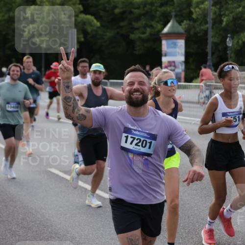 29.06.2025 - hella hamburg halbmarathon Jannik Wohlers http://msf.ph/oto/8246249 29.06.2025 09:55:30 Lombardsbrücke 1143, 1216, 1257, 1267, 1461, 1507, 1630, 1689, 2250, 2260, 2818, 2864, 2884, 3543, 3654, 3692, 3945, 4033, 4127, 4324, 4345, 4346, 4557, 4601, 5116, 6134, 6481, 6994, 7056, 7100, 7224, 7269, 7367, 7657, 8234, 8273, 8390, 8668, 8821, 8977, 9074, 9551, 10408, 10603, 10811, 10895, 11009, 11211, 11429, 11645, 11733, 11977, 12277, 12379, 13032, 13073, 13301, 13672, 13758, 13803, 13807, 14239, 14628, 15392, 15502, 16175, 16738, 17842 meine-sportfotos.de