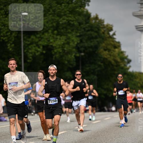 29.06.2025 - hella hamburg halbmarathon Dr. Thomas Lammeyer http://msf.ph/oto/8246300 29.06.2025 10:14:14 Kennedybrücke 1052, 1456, 1483, 1513, 1573, 4389, 7042, 7058, 7250, 7685, 8090, 8685, 8890, 9681, 9816, 9988, 11027, 11180 meine-sportfotos.de
