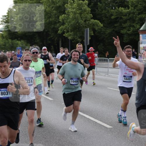 29.06.2025 - hella hamburg halbmarathon Jannik Wohlers http://msf.ph/oto/8246310 29.06.2025 09:55:30 Lombardsbrücke 1143, 1216, 1257, 1267, 1461, 1507, 1630, 1689, 2250, 2260, 2818, 2864, 2884, 3543, 3654, 3692, 3945, 4033, 4127, 4324, 4345, 4346, 4557, 4601, 5116, 6134, 6481, 6994, 7056, 7100, 7224, 7269, 7367, 7657, 8234, 8273, 8390, 8668, 8821, 8977, 9074, 9551, 10408, 10603, 10811, 10895, 11009, 11211, 11429, 11645, 11733, 11977, 12277, 12379, 13032, 13073, 13301, 13672, 13758, 13803, 13807, 14239, 14628, 15392, 15502, 16175, 16738, 17842 meine-sportfotos.de