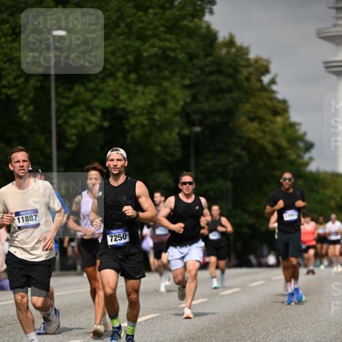 29.06.2025 - hella hamburg halbmarathon Dr. Thomas Lammeyer http://msf.ph/oto/8246351 29.06.2025 10:14:14 Kennedybrücke 1052, 1456, 1483, 1513, 1573, 4389, 7042, 7058, 7250, 7685, 8090, 8685, 8890, 9681, 9816, 9988, 11027, 11180 meine-sportfotos.de