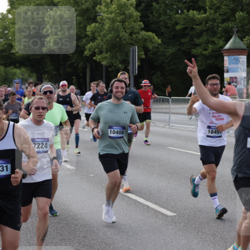 29.06.2025 - hella hamburg halbmarathon Jannik Wohlers http://msf.ph/oto/8246374 29.06.2025 09:55:30 Lombardsbrücke 1143, 1216, 1257, 1267, 1461, 1507, 1630, 1689, 2250, 2260, 2818, 2864, 2884, 3543, 3654, 3692, 3945, 4033, 4127, 4324, 4345, 4346, 4557, 4601, 5116, 6134, 6481, 6994, 7056, 7100, 7224, 7269, 7367, 7657, 8234, 8273, 8390, 8668, 8821, 8977, 9074, 9551, 10408, 10603, 10811, 10895, 11009, 11211, 11429, 11645, 11733, 11977, 12277, 12379, 13032, 13073, 13301, 13672, 13758, 13803, 13807, 14239, 14628, 15392, 15502, 16175, 16738, 17842 meine-sportfotos.de
