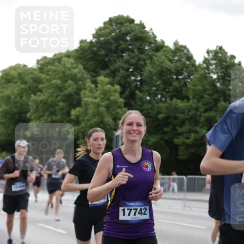 29.06.2025 - hella hamburg halbmarathon Jannik Wohlers http://msf.ph/oto/8246396 29.06.2025 10:30:35 Lombardsbrücke 1472, 1773, 2097, 2268, 2505, 3131, 6195, 6556, 6620, 6787, 7351, 8757, 9576, 10989, 11981, 11988, 12384, 12627, 14095, 14803, 15466, 15589, 17224, 17463, 17742, 17966, 19052, 19226 meine-sportfotos.de