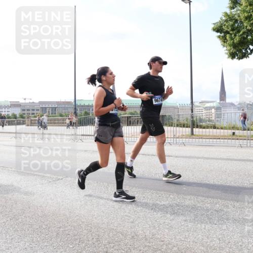 29.06.2025 - hella hamburg halbmarathon Lena Gebhardt http://msf.ph/oto/8246408 29.06.2025 10:10:02 Lombardsbrücke 1052, 1456, 1548, 1823, 3921, 4592, 5511, 7042, 7058, 7081, 7333, 7636, 8090, 8219, 8685, 8890, 9150, 9297, 9306, 9366, 9434, 9674, 9781, 10036, 10943, 11027, 12255, 12509, 12567, 13739, 16191, 16445, 16455, 16872, 16918, 17148, 17630, 17899, 18076, 18196, 18440, 18707, 19242 meine-sportfotos.de