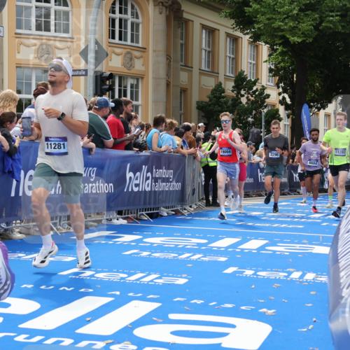 29.06.2025 - hella hamburg halbmarathon Strokosch-Dieckow http://msf.ph/oto/8246412 29.06.2025 10:38:44 Ziel 2296, 2719, 4148, 5248, 6684, 8450, 9264, 9403, 9540, 10218, 11055, 11281, 11282, 12772, 13755, 13800, 14093, 15372, 18188, 19004 meine-sportfotos.de