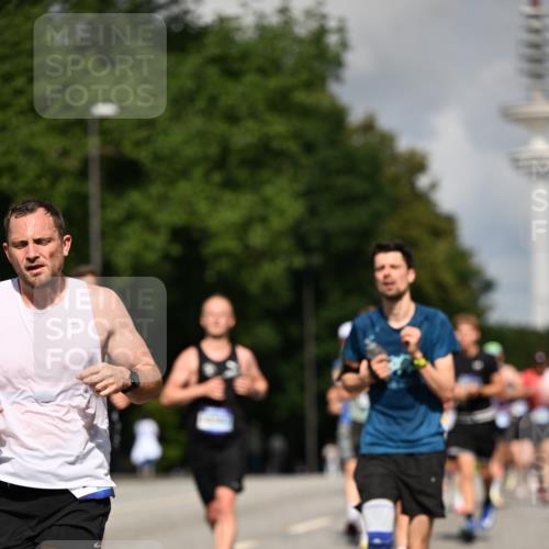 29.06.2025 - hella hamburg halbmarathon Dr. Thomas Lammeyer http://msf.ph/oto/8246442 29.06.2025 09:51:29 Kennedybrücke 1164, 1385, 1562, 1644, 1743, 2296, 2767, 3959, 4860, 5091, 5092, 5315, 5923, 6684, 6990, 8362, 9178, 9944, 10384, 10793, 10900, 10968, 11202, 11227 meine-sportfotos.de