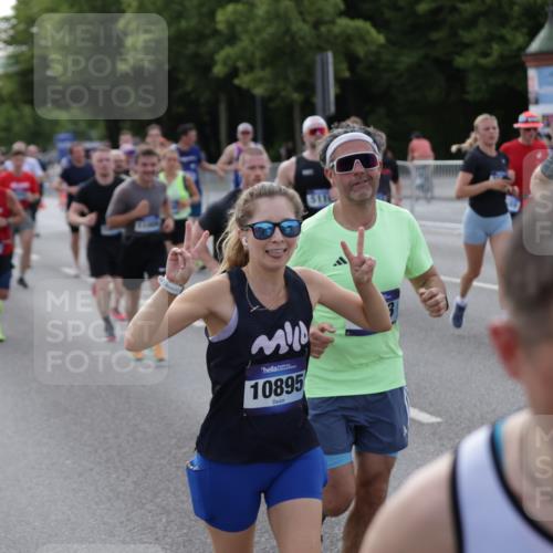 29.06.2025 - hella hamburg halbmarathon Jannik Wohlers http://msf.ph/oto/8246461 29.06.2025 09:55:32 Lombardsbrücke 1143, 1216, 1257, 1267, 1461, 1502, 1507, 1689, 2250, 2260, 2818, 2864, 2884, 3060, 3543, 3692, 3945, 4033, 4127, 4324, 4346, 4557, 4601, 5116, 6134, 6481, 6994, 7056, 7100, 7224, 7332, 7367, 7657, 8234, 8273, 8335, 8390, 8668, 8821, 8977, 9074, 9551, 10408, 10603, 10811, 10895, 11009, 11211, 11429, 11645, 11733, 12277, 12379, 12523, 13032, 13073, 13301, 13672, 13758, 13803, 13807, 14239, 14628, 14928, 15384, 15392, 15502, 16175, 16623, 16738, 17842 meine-sportfotos.de