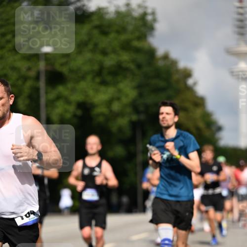 29.06.2025 - hella hamburg halbmarathon Dr. Thomas Lammeyer http://msf.ph/oto/8246462 29.06.2025 09:51:29 Kennedybrücke 1164, 1385, 1562, 1644, 1743, 2296, 2767, 3959, 4860, 5091, 5092, 5315, 5923, 6684, 6990, 8362, 9178, 9944, 10384, 10793, 10900, 10968, 11202, 11227 meine-sportfotos.de