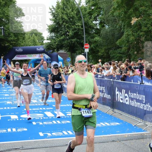 29.06.2025 - hella hamburg halbmarathon Zöllner http://msf.ph/oto/8246467 29.06.2025 10:57:12 Ziel 1387, 1877, 4167, 4261, 9884, 11612, 13691, 13750, 14139, 14408, 14588, 15110, 15726, 16909, 17617, 18208, 19184 meine-sportfotos.de