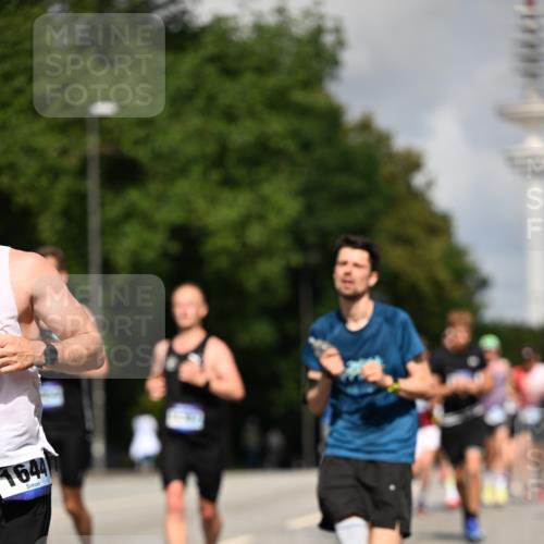 29.06.2025 - hella hamburg halbmarathon Dr. Thomas Lammeyer http://msf.ph/oto/8246474 29.06.2025 09:51:29 Kennedybrücke 1164, 1385, 1562, 1644, 1743, 2296, 2767, 3959, 4860, 5091, 5092, 5315, 5923, 6684, 6990, 8362, 9178, 9944, 10384, 10793, 10900, 10968, 11202, 11227 meine-sportfotos.de
