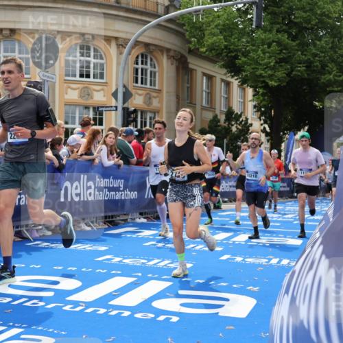 29.06.2025 - hella hamburg halbmarathon Strokosch-Dieckow http://msf.ph/oto/8246475 29.06.2025 10:38:48 Ziel 2296, 2719, 2980, 3783, 6684, 8450, 8958, 9264, 9540, 10218, 11055, 11281, 11282, 13137, 13755, 13800, 14093, 15257, 15372, 17722, 19004 meine-sportfotos.de