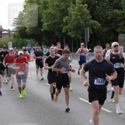 29.06.2025 - hella hamburg halbmarathon Jannik Wohlers http://msf.ph/oto/8246503 29.06.2025 09:55:33 Lombardsbrücke 1143, 1216, 1257, 1267, 1502, 1507, 1689, 2250, 2260, 2818, 2864, 2884, 3060, 3543, 3692, 3945, 4033, 4127, 4324, 4346, 4557, 4601, 5116, 6115, 6134, 6994, 7056, 7100, 7224, 7332, 7367, 7657, 8273, 8335, 8390, 8668, 8821, 8977, 9074, 9551, 10408, 10603, 10811, 10895, 11009, 11211, 11429, 11645, 11733, 12277, 12523, 12875, 13073, 13301, 13672, 13758, 13803, 14239, 14628, 14928, 15384, 15392, 15502, 15899, 16175, 16623, 16738, 17282, 17842 meine-sportfotos.de