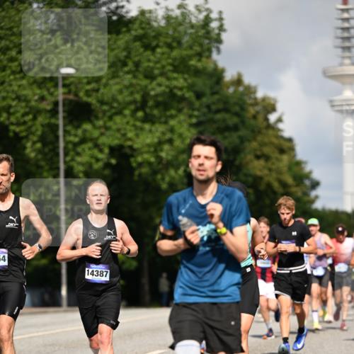 29.06.2025 - hella hamburg halbmarathon Dr. Thomas Lammeyer http://msf.ph/oto/8246509 29.06.2025 09:51:30 Kennedybrücke 1164, 1385, 1562, 1644, 1743, 2296, 2714, 2767, 3959, 4860, 5091, 5092, 5315, 5923, 6684, 6990, 7884, 8362, 9178, 9944, 10384, 10793, 10900, 10968, 11202, 11227 meine-sportfotos.de