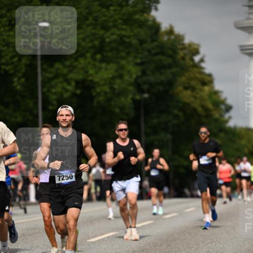 29.06.2025 - hella hamburg halbmarathon Dr. Thomas Lammeyer http://msf.ph/oto/8246542 29.06.2025 10:14:14 Kennedybrücke 1052, 1456, 1483, 1513, 1573, 4389, 7042, 7058, 7250, 7685, 8090, 8685, 8890, 9681, 9816, 9988, 11027, 11180 meine-sportfotos.de