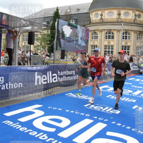 29.06.2025 - hella hamburg halbmarathon Michael Strokosch http://msf.ph/oto/8246547 29.06.2025 10:49:26 Ziel 1342, 1476, 4183, 4185, 6158, 10189, 11779, 11819, 12670, 13269, 14526, 14838, 15422, 15784, 15894, 15966, 16891, 18887 meine-sportfotos.de