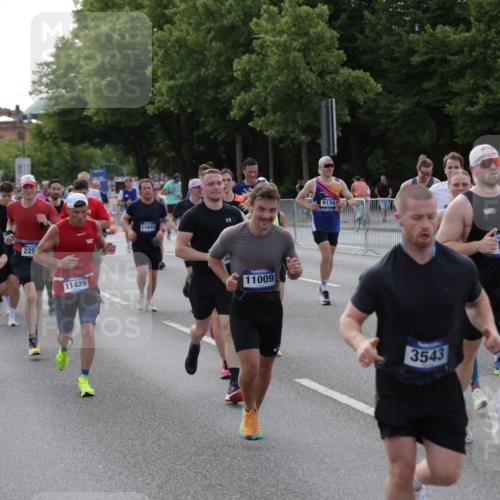 29.06.2025 - hella hamburg halbmarathon Jannik Wohlers http://msf.ph/oto/8246592 29.06.2025 09:55:33 Lombardsbrücke 1143, 1216, 1257, 1267, 1502, 1507, 1689, 2250, 2260, 2818, 2864, 2884, 3060, 3543, 3692, 3945, 4033, 4127, 4324, 4346, 4557, 4601, 5116, 6115, 6134, 6994, 7056, 7100, 7224, 7332, 7367, 7657, 8273, 8335, 8390, 8668, 8821, 8977, 9074, 9551, 10408, 10603, 10811, 10895, 11009, 11211, 11429, 11645, 11733, 12277, 12523, 12875, 13073, 13301, 13672, 13758, 13803, 14239, 14628, 14928, 15384, 15392, 15502, 15899, 16175, 16623, 16738, 17282, 17842 meine-sportfotos.de