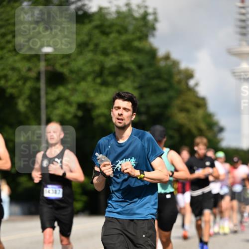 29.06.2025 - hella hamburg halbmarathon Dr. Thomas Lammeyer http://msf.ph/oto/8246606 29.06.2025 09:51:30 Kennedybrücke 1164, 1385, 1562, 1644, 1743, 2296, 2714, 2767, 3959, 4860, 5091, 5092, 5315, 5923, 6684, 6990, 7884, 8362, 9178, 9944, 10384, 10793, 10900, 10968, 11202, 11227 meine-sportfotos.de