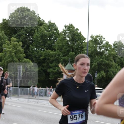 29.06.2025 - hella hamburg halbmarathon Jannik Wohlers http://msf.ph/oto/8246627 29.06.2025 10:30:36 Lombardsbrücke 1472, 1773, 2097, 2268, 2505, 3131, 6195, 6620, 6787, 7351, 8757, 9576, 10989, 11981, 11988, 12384, 12627, 14095, 14803, 15466, 15589, 17224, 17463, 17742, 17966, 19052, 19226 meine-sportfotos.de