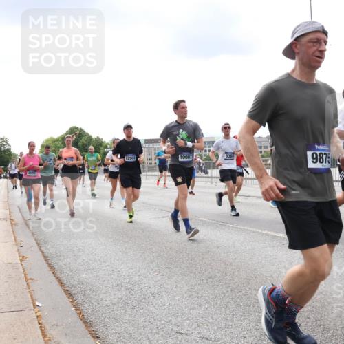 29.06.2025 - hella hamburg halbmarathon Lena Gebhardt http://msf.ph/oto/8246629 29.06.2025 10:34:01 Lombardsbrücke 1189, 1275, 1417, 1705, 1787, 1896, 2265, 2342, 2464, 2482, 2496, 2526, 2776, 2933, 3145, 3170, 3264, 3340, 3345, 3560, 3829, 3848, 4361, 4433, 4449, 4479, 4696, 4807, 4824, 4826, 4942, 5075, 5096, 5141, 5557, 5561, 5566, 5569, 5584, 5691, 5821, 5822, 5887, 6109, 6364, 6515, 6516, 6854, 6956, 6999, 7027, 7324, 7329, 7565, 7653, 8021, 8157, 8202, 8277, 8282, 8349, 8375, 8377, 8383, 8401, 9094, 9234, 9438, 9799, 9875, 9995, 10007, 10071, 10360, 10561, 11811 meine-sportfotos.de