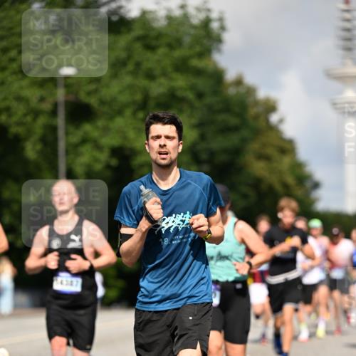 29.06.2025 - hella hamburg halbmarathon Dr. Thomas Lammeyer http://msf.ph/oto/8246630 29.06.2025 09:51:30 Kennedybrücke 1164, 1385, 1562, 1644, 1743, 2296, 2714, 2767, 3959, 4860, 5091, 5092, 5315, 5923, 6684, 6990, 7884, 8362, 9178, 9944, 10384, 10793, 10900, 10968, 11202, 11227 meine-sportfotos.de