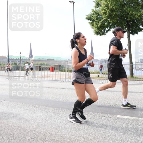 29.06.2025 - hella hamburg halbmarathon Lena Gebhardt http://msf.ph/oto/8246657 29.06.2025 10:10:02 Lombardsbrücke 1052, 1456, 1548, 1823, 3921, 4592, 5511, 7042, 7058, 7081, 7333, 7636, 8090, 8219, 8685, 8890, 9150, 9297, 9306, 9366, 9434, 9674, 9781, 10036, 10943, 11027, 12255, 12509, 12567, 13739, 16191, 16445, 16455, 16872, 16918, 17148, 17630, 17899, 18076, 18196, 18440, 18707, 19242 meine-sportfotos.de