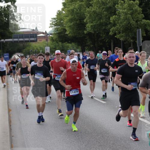 29.06.2025 - hella hamburg halbmarathon Jannik Wohlers http://msf.ph/oto/8246680 29.06.2025 09:55:34 Lombardsbrücke 1143, 1216, 1257, 1267, 1502, 1507, 1689, 2083, 2250, 2260, 2818, 2864, 2884, 3060, 3543, 3692, 4033, 4127, 4324, 4346, 4557, 4601, 5116, 6115, 6134, 6994, 7056, 7100, 7224, 7332, 7657, 8273, 8335, 8390, 8668, 8821, 9074, 9551, 10408, 10603, 10811, 10895, 11009, 11211, 11429, 11645, 12277, 12523, 12875, 13073, 13301, 13672, 13758, 13803, 14239, 14628, 14928, 15384, 15392, 15502, 15899, 16175, 16623, 16738, 17127, 17131, 17282, 17842 meine-sportfotos.de
