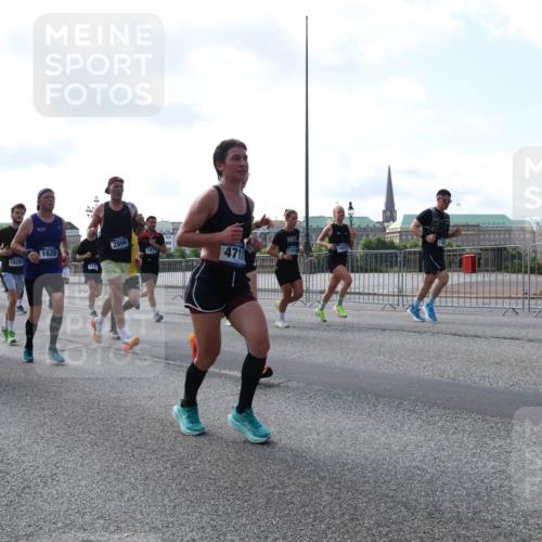 29.06.2025 - hella hamburg halbmarathon Lena Gebhardt http://msf.ph/oto/8246697 29.06.2025 09:56:34 Lombardsbrücke 1061, 1452, 1460, 1496, 1499, 1592, 1628, 1833, 1877, 2013, 2058, 2082, 2083, 2208, 2378, 2396, 2504, 2771, 2953, 2996, 3256, 3296, 3310, 3652, 4065, 4077, 4377, 4404, 4635, 4711, 4833, 5169, 5194, 5482, 5600, 5607, 5839, 5978, 6033, 6115, 6168, 6286, 6511, 6512, 6561, 6562, 7178, 7383, 7475, 7583, 7943, 8261, 8361, 8514, 8572, 8587, 8618, 8661, 8710, 8863, 8921, 8968, 8989, 8996, 9082, 9246, 9537, 9597, 9638, 10596 meine-sportfotos.de