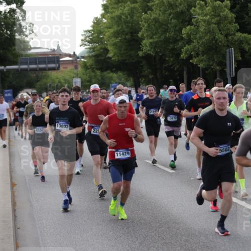 29.06.2025 - hella hamburg halbmarathon Jannik Wohlers http://msf.ph/oto/8246726 29.06.2025 09:55:34 Lombardsbrücke 1143, 1216, 1257, 1267, 1502, 1507, 1689, 2083, 2250, 2260, 2818, 2864, 2884, 3060, 3543, 3692, 4033, 4127, 4324, 4346, 4557, 4601, 5116, 6115, 6134, 6994, 7056, 7100, 7224, 7332, 7657, 8273, 8335, 8390, 8668, 8821, 9074, 9551, 10408, 10603, 10811, 10895, 11009, 11211, 11429, 11645, 12277, 12523, 12875, 13073, 13301, 13672, 13758, 13803, 14239, 14628, 14928, 15384, 15392, 15502, 15899, 16175, 16623, 16738, 17127, 17131, 17282, 17842 meine-sportfotos.de