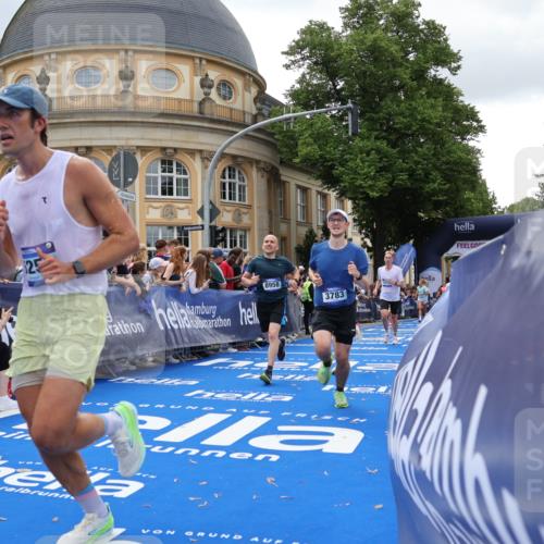 29.06.2025 - hella hamburg halbmarathon Strokosch-Dieckow http://msf.ph/oto/8246733 29.06.2025 10:38:56 Ziel 1164, 1803, 2262, 2980, 3136, 3783, 4359, 6682, 8958, 11447, 13137, 15257, 15561, 15873, 17722, 18734, 19151 meine-sportfotos.de