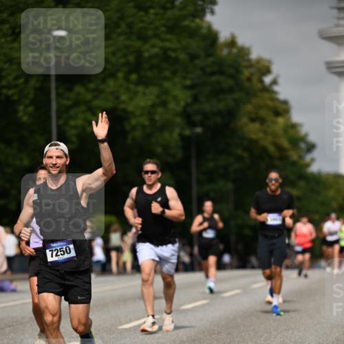 29.06.2025 - hella hamburg halbmarathon Dr. Thomas Lammeyer http://msf.ph/oto/8246744 29.06.2025 10:14:15 Kennedybrücke 1052, 1186, 1456, 1483, 1513, 1573, 4389, 7042, 7058, 7250, 7685, 8090, 8685, 8890, 9681, 9816, 9988, 11027, 11180 meine-sportfotos.de