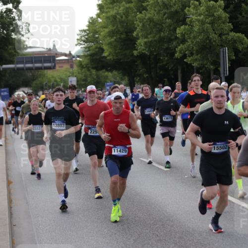 29.06.2025 - hella hamburg halbmarathon Jannik Wohlers http://msf.ph/oto/8246751 29.06.2025 09:55:34 Lombardsbrücke 1143, 1216, 1257, 1267, 1502, 1507, 1689, 2083, 2250, 2260, 2818, 2864, 2884, 3060, 3543, 3692, 4033, 4127, 4324, 4346, 4557, 4601, 5116, 6115, 6134, 6994, 7056, 7100, 7224, 7332, 7657, 8273, 8335, 8390, 8668, 8821, 9074, 9551, 10408, 10603, 10811, 10895, 11009, 11211, 11429, 11645, 12277, 12523, 12875, 13073, 13301, 13672, 13758, 13803, 14239, 14628, 14928, 15384, 15392, 15502, 15899, 16175, 16623, 16738, 17127, 17131, 17282, 17842 meine-sportfotos.de