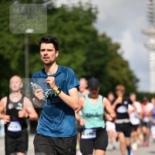 29.06.2025 - hella hamburg halbmarathon Dr. Thomas Lammeyer http://msf.ph/oto/8246781 29.06.2025 09:51:30 Kennedybrücke 1164, 1385, 1562, 1644, 1743, 2296, 2714, 2767, 3959, 4860, 5091, 5092, 5315, 5923, 6684, 6990, 7884, 8362, 9178, 9944, 10384, 10793, 10900, 10968, 11202, 11227 meine-sportfotos.de