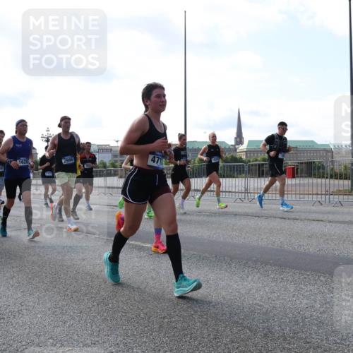 29.06.2025 - hella hamburg halbmarathon Lena Gebhardt http://msf.ph/oto/8246785 29.06.2025 09:56:34 Lombardsbrücke 1061, 1452, 1460, 1496, 1499, 1592, 1628, 1833, 1877, 2013, 2058, 2082, 2083, 2208, 2378, 2396, 2504, 2771, 2953, 2996, 3256, 3296, 3310, 3652, 4065, 4077, 4377, 4404, 4635, 4711, 4833, 5169, 5194, 5482, 5600, 5607, 5839, 5978, 6033, 6115, 6168, 6286, 6511, 6512, 6561, 6562, 7178, 7383, 7475, 7583, 7943, 8261, 8361, 8514, 8572, 8587, 8618, 8661, 8710, 8863, 8921, 8968, 8989, 8996, 9082, 9246, 9537, 9597, 9638, 10596 meine-sportfotos.de