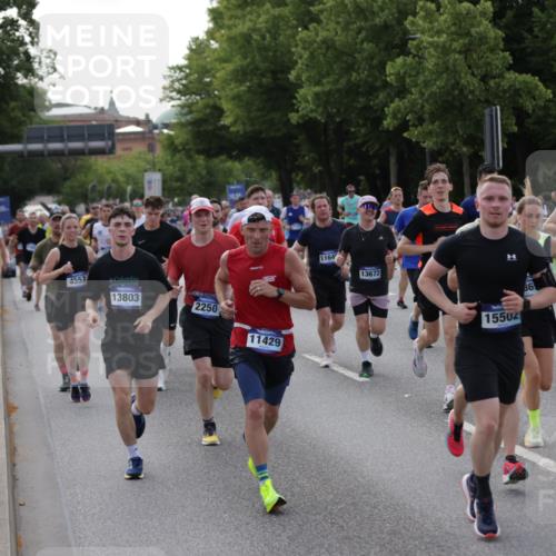 29.06.2025 - hella hamburg halbmarathon Jannik Wohlers http://msf.ph/oto/8246791 29.06.2025 09:55:34 Lombardsbrücke 1143, 1216, 1257, 1267, 1502, 1507, 1689, 2083, 2250, 2260, 2818, 2864, 2884, 3060, 3543, 3692, 4033, 4127, 4324, 4346, 4557, 4601, 5116, 6115, 6134, 6994, 7056, 7100, 7224, 7332, 7657, 8273, 8335, 8390, 8668, 8821, 9074, 9551, 10408, 10603, 10811, 10895, 11009, 11211, 11429, 11645, 12277, 12523, 12875, 13073, 13301, 13672, 13758, 13803, 14239, 14628, 14928, 15384, 15392, 15502, 15899, 16175, 16623, 16738, 17127, 17131, 17282, 17842 meine-sportfotos.de
