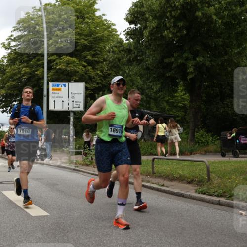 29.06.2025 - hella hamburg halbmarathon Yannick Fuchs http://msf.ph/oto/8246794 29.06.2025 10:47:45 20KM 1030, 1151, 1267, 1422, 1502, 1727, 1870, 2058, 2070, 2354, 2518, 2630, 3096, 3819, 5020, 5259, 5638, 5866, 6294, 6481, 6511, 6512, 6629, 6762, 6877, 6942, 7274, 7395, 7918, 8285, 8335, 8447, 9380, 9791, 9922, 10891, 11068, 11844, 12321, 12379, 12607, 12632, 12909, 13032, 13033, 13397, 13794, 13865, 13912, 13997, 14702, 15146, 15441, 15502, 15838, 15856, 15946, 16477, 16780, 17348, 17482, 18134, 18143, 18418, 18487, 18514, 18612 meine-sportfotos.de
