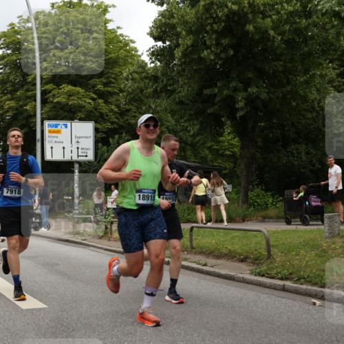 29.06.2025 - hella hamburg halbmarathon Yannick Fuchs http://msf.ph/oto/8246819 29.06.2025 10:47:45 20KM 1030, 1151, 1267, 1422, 1502, 1727, 1870, 2058, 2070, 2354, 2518, 2630, 3096, 3819, 5020, 5259, 5638, 5866, 6294, 6481, 6511, 6512, 6629, 6762, 6877, 6942, 7274, 7395, 7918, 8285, 8335, 8447, 9380, 9791, 9922, 10891, 11068, 11844, 12321, 12379, 12607, 12632, 12909, 13032, 13033, 13397, 13794, 13865, 13912, 13997, 14702, 15146, 15441, 15502, 15838, 15856, 15946, 16477, 16780, 17348, 17482, 18134, 18143, 18418, 18487, 18514, 18612 meine-sportfotos.de