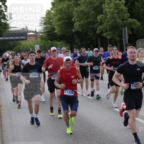 29.06.2025 - hella hamburg halbmarathon Jannik Wohlers http://msf.ph/oto/8246856 29.06.2025 09:55:34 Lombardsbrücke 1143, 1216, 1257, 1267, 1502, 1507, 1689, 2083, 2250, 2260, 2818, 2864, 2884, 3060, 3543, 3692, 4033, 4127, 4324, 4346, 4557, 4601, 5116, 6115, 6134, 6994, 7056, 7100, 7224, 7332, 7657, 8273, 8335, 8390, 8668, 8821, 9074, 9551, 10408, 10603, 10811, 10895, 11009, 11211, 11429, 11645, 12277, 12523, 12875, 13073, 13301, 13672, 13758, 13803, 14239, 14628, 14928, 15384, 15392, 15502, 15899, 16175, 16623, 16738, 17127, 17131, 17282, 17842 meine-sportfotos.de