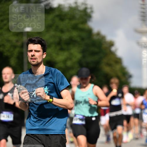29.06.2025 - hella hamburg halbmarathon Dr. Thomas Lammeyer http://msf.ph/oto/8246859 29.06.2025 09:51:30 Kennedybrücke 1164, 1385, 1562, 1644, 1743, 2296, 2714, 2767, 3959, 4860, 5091, 5092, 5315, 5923, 6684, 6990, 7884, 8362, 9178, 9944, 10384, 10793, 10900, 10968, 11202, 11227 meine-sportfotos.de