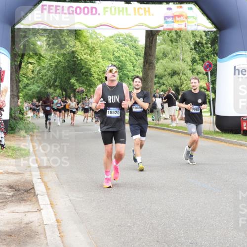 29.06.2025 - hella hamburg halbmarathon MichiJ http://msf.ph/oto/8246876 29.06.2025 10:51:11 Zwischen KM18-KM19 2698, 5354, 5365, 8578, 9680, 10694, 12177, 16639, 18520 meine-sportfotos.de