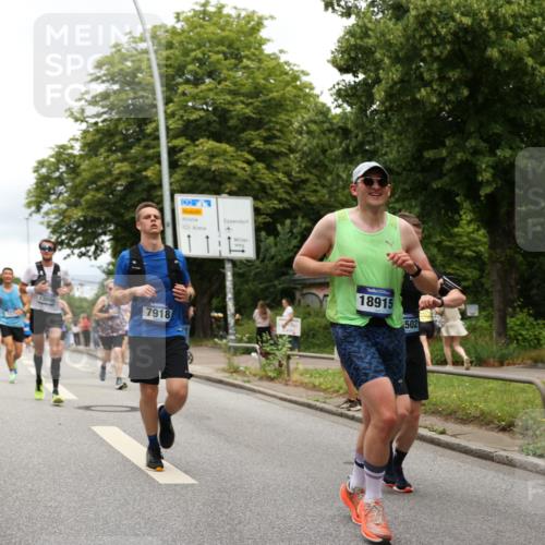 29.06.2025 - hella hamburg halbmarathon Yannick Fuchs http://msf.ph/oto/8246877 29.06.2025 10:47:45 20KM 1030, 1151, 1267, 1422, 1502, 1727, 1870, 2058, 2070, 2354, 2518, 2630, 3096, 3819, 5020, 5259, 5638, 5866, 6294, 6481, 6511, 6512, 6629, 6762, 6877, 6942, 7274, 7395, 7918, 8285, 8335, 8447, 9380, 9791, 9922, 10891, 11068, 11844, 12321, 12379, 12607, 12632, 12909, 13032, 13033, 13397, 13794, 13865, 13912, 13997, 14702, 15146, 15441, 15502, 15838, 15856, 15946, 16477, 16780, 17348, 17482, 18134, 18143, 18418, 18487, 18514, 18612 meine-sportfotos.de