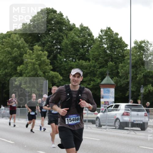 29.06.2025 - hella hamburg halbmarathon Jannik Wohlers http://msf.ph/oto/8246880 29.06.2025 10:30:37 Lombardsbrücke 1472, 1773, 2097, 2268, 2505, 3131, 4561, 6195, 6620, 6787, 7351, 8757, 9576, 10989, 11981, 11988, 12384, 12627, 14095, 14803, 15466, 15589, 17224, 17463, 17509, 17742, 17966, 19052, 19226 meine-sportfotos.de