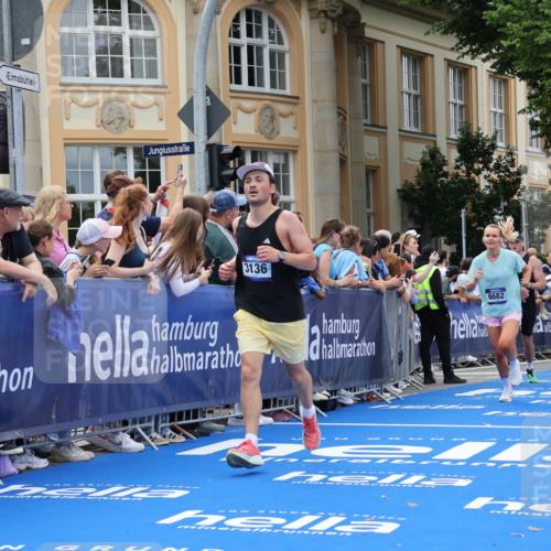 29.06.2025 - hella hamburg halbmarathon Strokosch-Dieckow http://msf.ph/oto/8246930 29.06.2025 10:39:00 Ziel 1164, 1445, 1803, 2262, 2980, 3136, 4359, 4759, 6682, 6686, 6687, 8958, 11447, 11619, 12137, 13137, 15561, 15873, 16820, 18734, 19151 meine-sportfotos.de