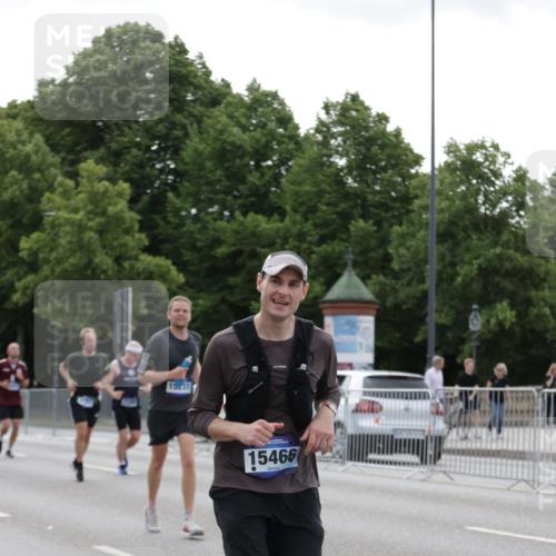 29.06.2025 - hella hamburg halbmarathon Jannik Wohlers http://msf.ph/oto/8247009 29.06.2025 10:30:37 Lombardsbrücke 1472, 1773, 2097, 2268, 2505, 3131, 4561, 6195, 6620, 6787, 7351, 8757, 9576, 10989, 11981, 11988, 12384, 12627, 14095, 14803, 15466, 15589, 17224, 17463, 17509, 17742, 17966, 19052, 19226 meine-sportfotos.de